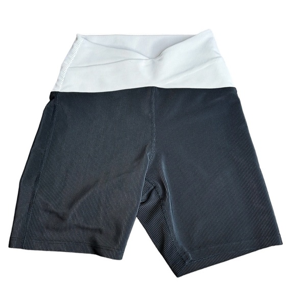 Beach Riot CORA BIKE SHORT BLACK & WHITE - Picture 1 of 6